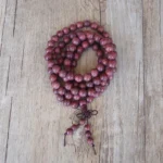 Mala en amarante pour la méditation