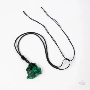 Collier bouddhiste ornée de malachite brute