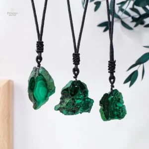 Collier en malachite, accessoire méditatif unique