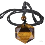 Collier bouddhiste avec pendentif hexagonal noir