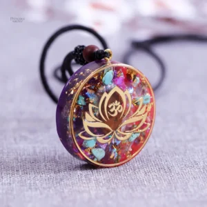 Pendentif en Orgonite représentant un lotus sacré