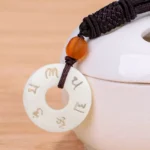 Accessoire de méditation, collier pendentif ivoire