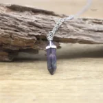 Collier en pierre naturelle : design hexagonal