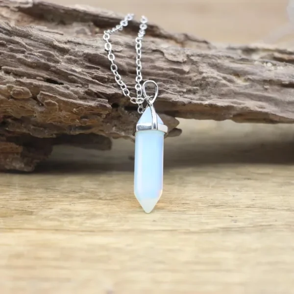 Collier en pierres naturelles à la forme unique