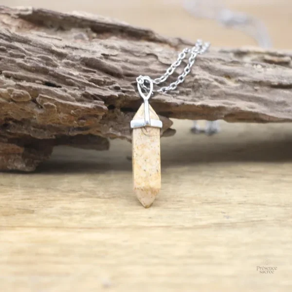 Accessoire moderne : collier pierre hexagonale