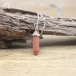 Collier en pierre naturelle aux formes hexagonales