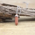 Collier hexagonal en pierres naturelles colorées