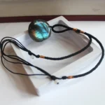 Bijou de méditation avec pierres naturelles