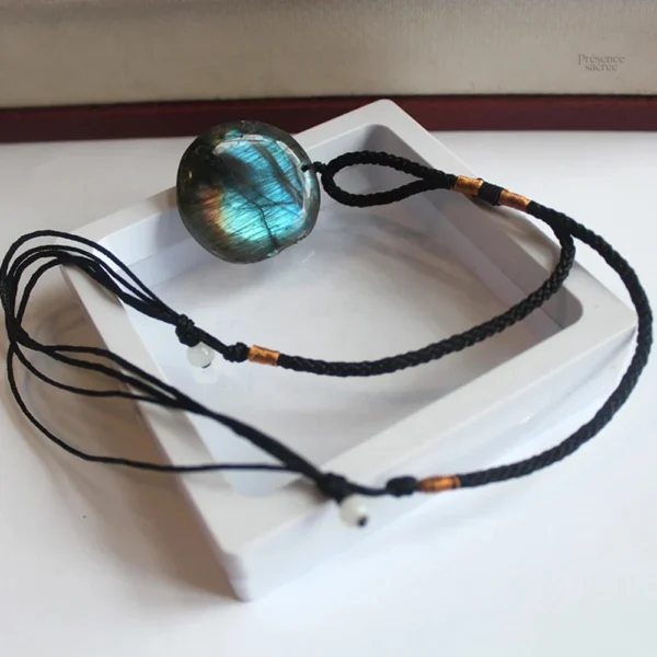 Bijou de méditation avec pierres naturelles