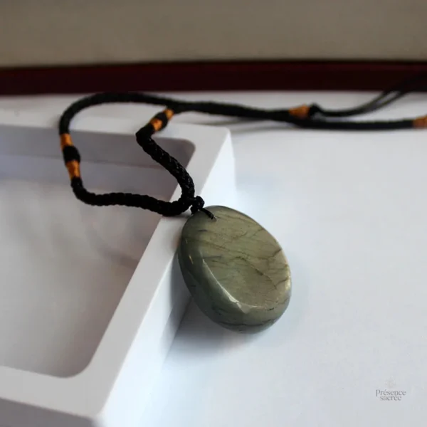 Collier en Labradorite pour équilibre émotionnel