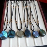 Accessoire bouddhiste en Pierre de Labradorite
