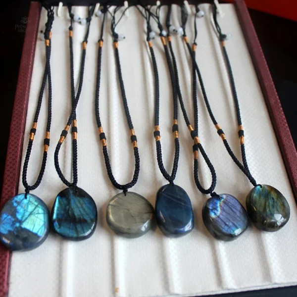 Accessoire bouddhiste en Pierre de Labradorite