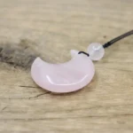 Collier en pierre avec pendentif demi-lune, pièce artisanale