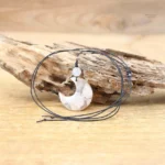Collier en pierres naturelles, demi-lune, couleur apaisante