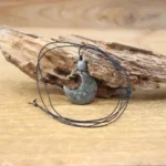 Bijoux en pierre naturelle, collier demi-lune, accessoire tendance
