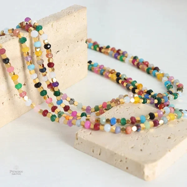 Collier multicolore en pierres naturelles et fines