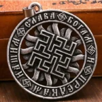 Collier en style bouddhiste avec motif Svastika