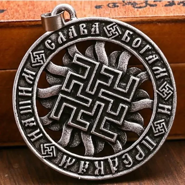Collier en style bouddhiste avec motif Svastika
