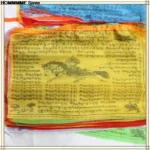 Ornements bouddhistes : drapeaux de prière typiques