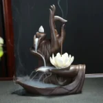 Décor zen avec la fontaine à encens Bouddha