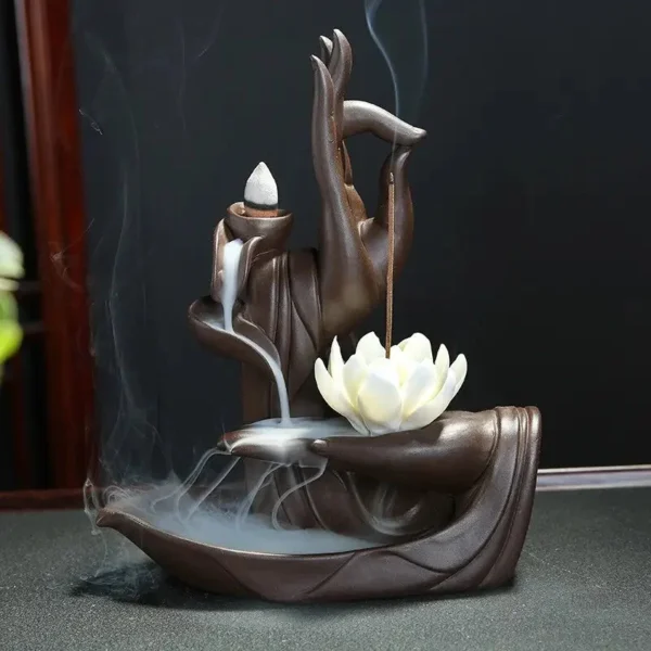 Décor zen avec la fontaine à encens Bouddha