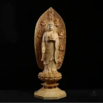 Statue en bois représentant Bouddha, symbole de paix
