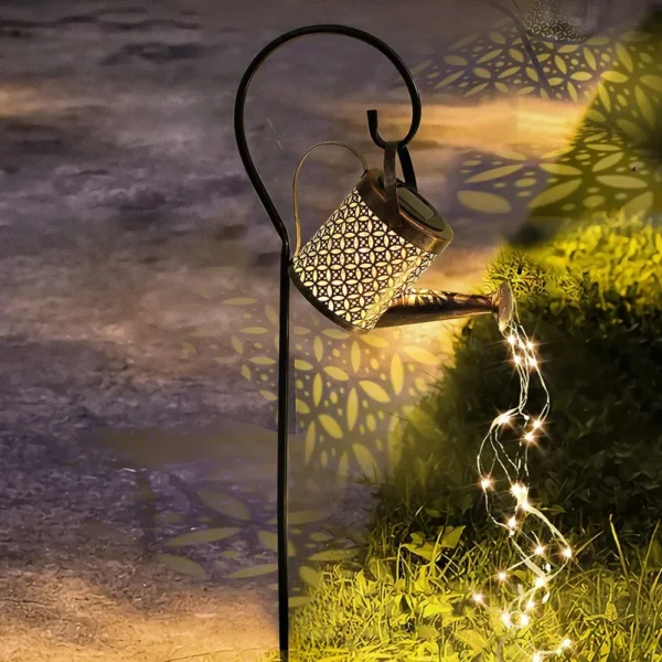 Lanterne de jardin solaire en forme d'arrosoir