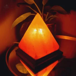 Lampe de sel en forme de pyramide, ambiance apaisante