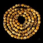 Mala en perles, symbole de méditation et de sérénité tibétaine