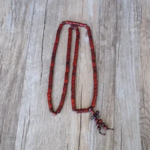 Accessoire spirituel, bois de santal rouge