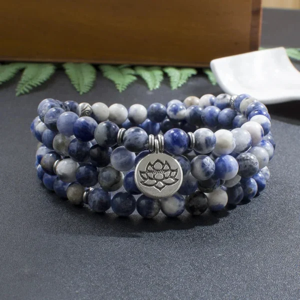 Mala Tibétain en pierre avec motif de fleur de lotus