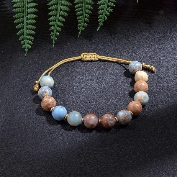 Mala traditionnel avec variété de pierres pour pratiques spirituelles
