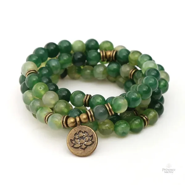 Mala Tibétain perles vertes en méditation