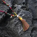 Mala Tibétain, bijou traditionnel en pierres pour la méditation