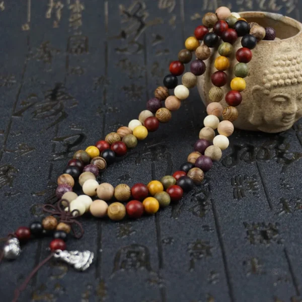 Mala en santal pour la méditation tibétaine