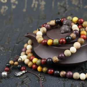 Mala tibétain traditionnel, perles en bois de santal