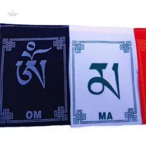 Drapeaux de prière traditionnels pour méditation
