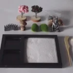 Espace de méditation miniature en jardin zen
