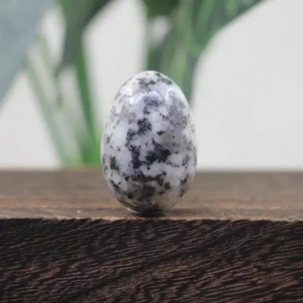 Oeuf de Yoni en jaspe sésame pour la méditation et le bien-être