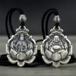 Amulette en argent inspirée de la tradition bouddhiste