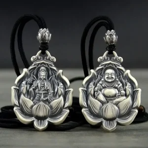 Amulette en argent inspirée de la tradition bouddhiste