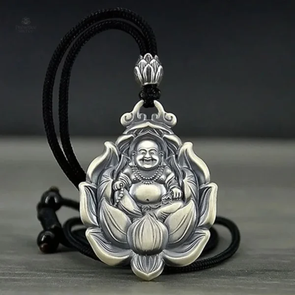 Pendentif décoratif en argent avec motifs spirituels