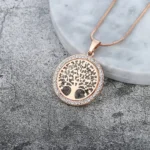 Bijou représentant l'Arbre de Vie en version collier