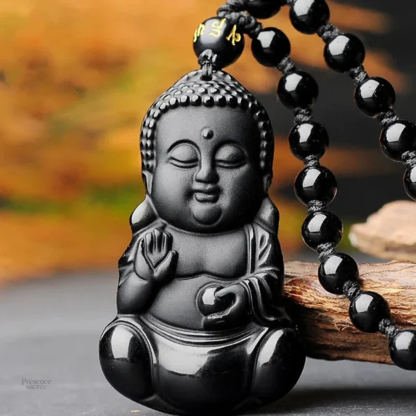 Pendentif Bébé Bouddha Noir sur collier élégant