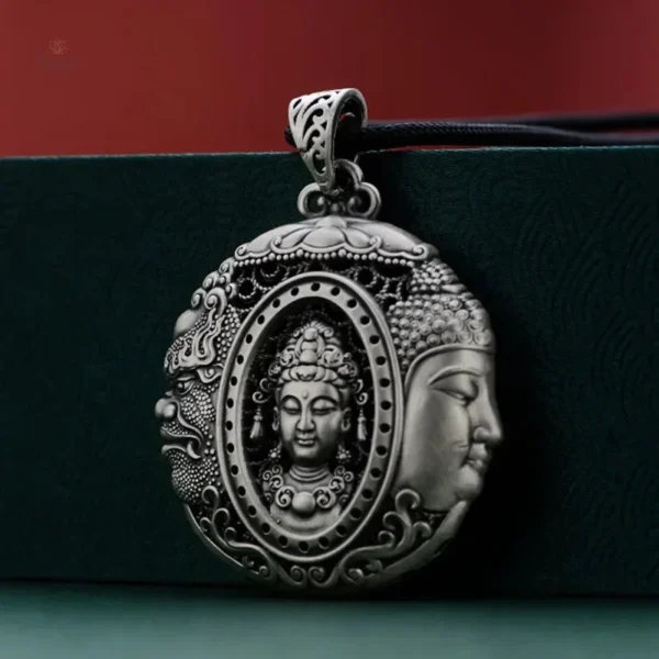Pendentif artistique représentant Bouddha