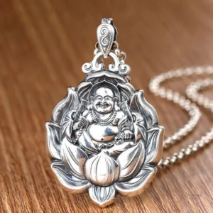 Pendentif représentant le Bouddha en argent