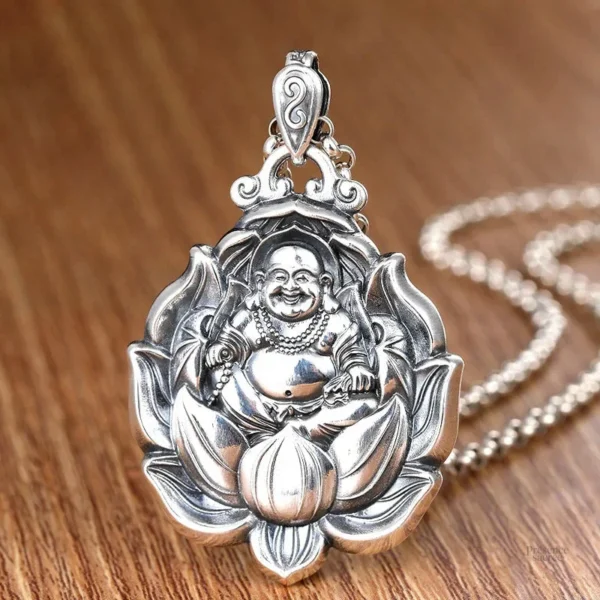 Pendentif représentant le Bouddha en argent