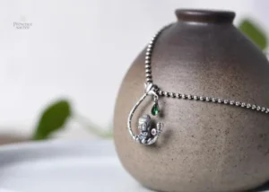 Collier bouddhiste avec pendentif divin en argent