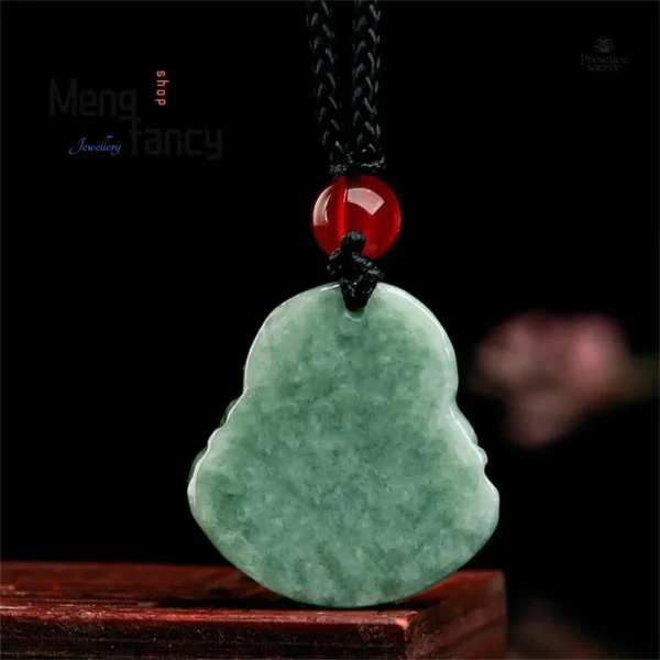 Jade vert naturel sur collier Bouddha