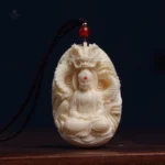 Collier Bouddha avec pendentif dragon en couleur blanche